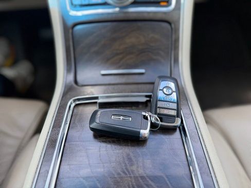 Used 2020 Lincoln Continental Reserve w/ Luxury Package FWD image 34