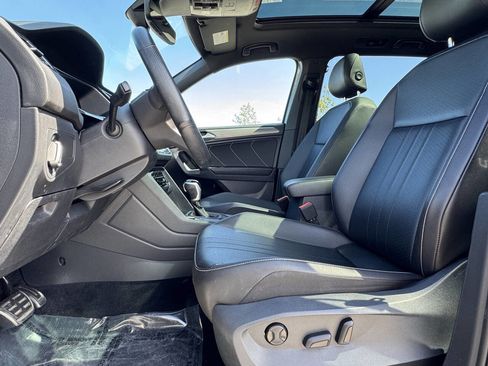 Used 2022 Volkswagen Tiguan SE R-Line image 10