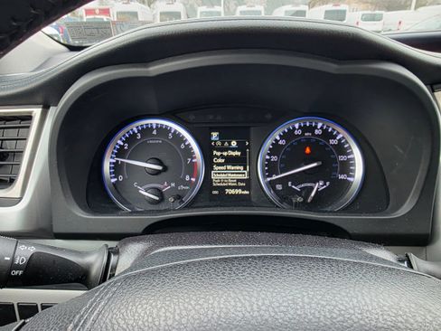 Used 2019 Toyota Highlander SE image 18