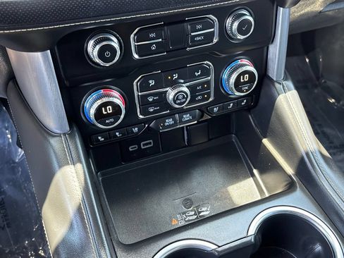 Used 2024 GMC Yukon SLT AWD/4WD image 16