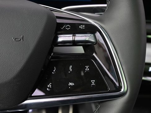 New 2026 Cadillac Optiq Luxury 2 image 33