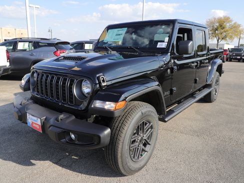 New 2025 Jeep Gladiator Sport image 2