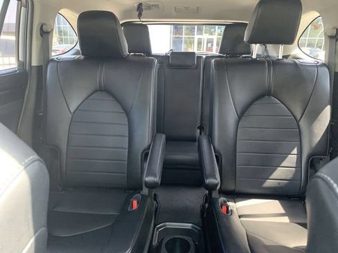 Used 2022 Toyota Highlander XLE FWD image 32