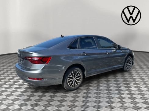 Used 2021 Volkswagen Jetta SE w/ SE Cold Weather Package image 3
