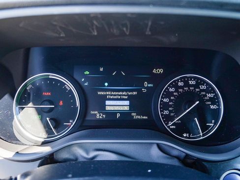 Used 2023 Toyota Sienna Limited image 27