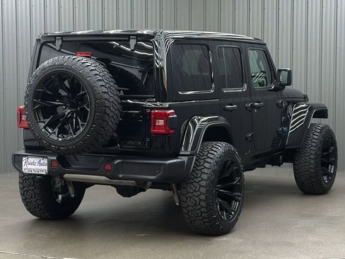 Used 2025 Jeep Wrangler Unlimited Sahara w/ Safety Group image 5