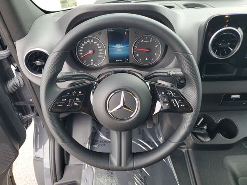 Used 2025 Mercedes-Benz Sprinter 2500 image 25