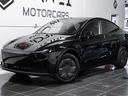 Used 2026 Tesla Model Y 2WD image 6