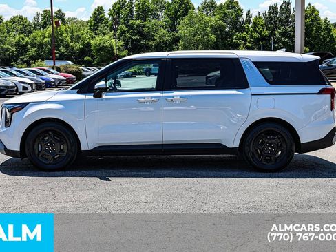 Used 2025 Kia Carnival FWD image 9