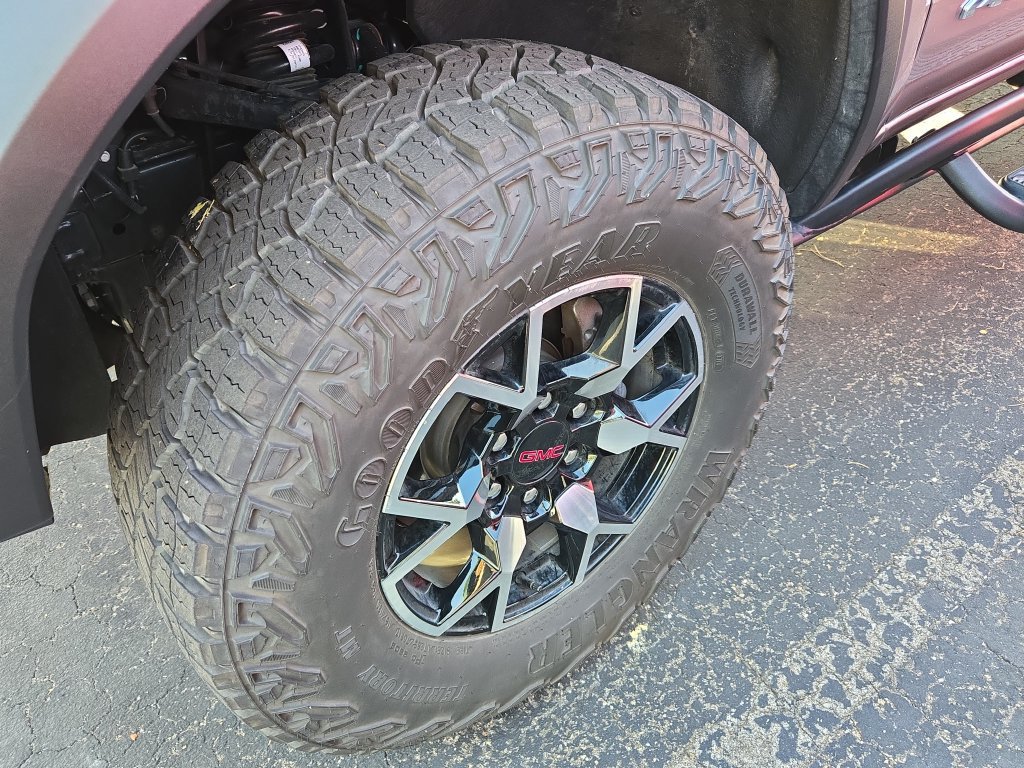 Used 2024 GMC Canyon AT4X AWD/4WD image 4