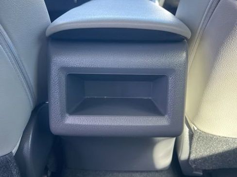 Used 2019 Toyota Camry SE w/ Carpet Mat Package image 21