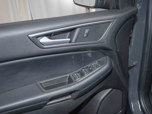 Used 2021 Ford Edge SE image 11