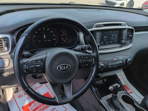 Used 2017 Kia Sorento EX w/ EX V6 Premium Package FWD image 9