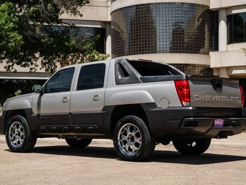 Used 2004 Chevrolet Avalanche 2WD image 4