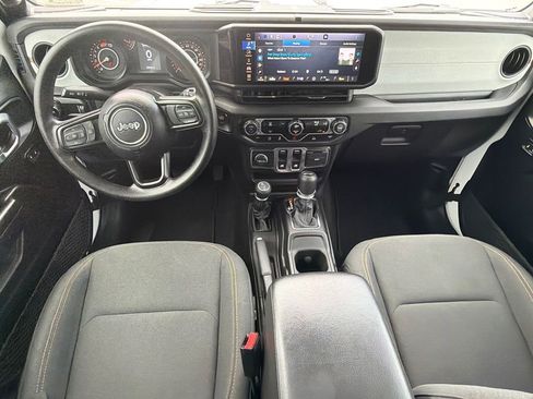 Used 2025 Jeep Wrangler Sport AWD/4WD image 19