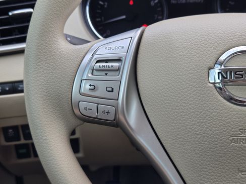 Used 2015 Nissan Rogue SV FWD image 33