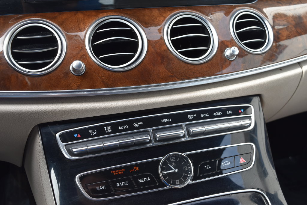 Used 2018 Mercedes-Benz E 300 4MATIC w/ Premium 2 Package (Q02) image 16