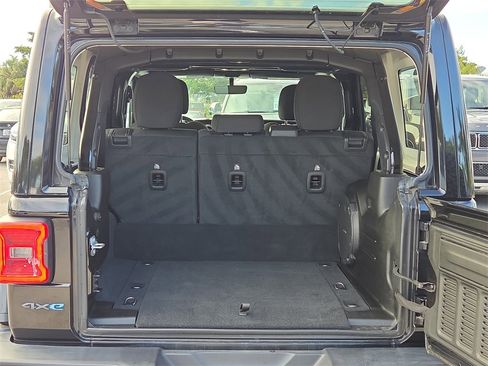 Used 2022 Jeep Wrangler Unlimited Rubicon 4xe image 15