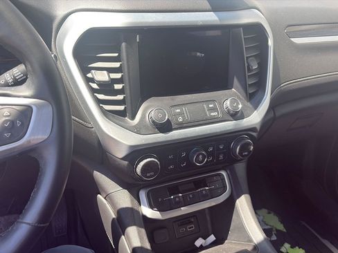 Used 2023 GMC Acadia SLT w/ Technology Package AWD/4WD image 16