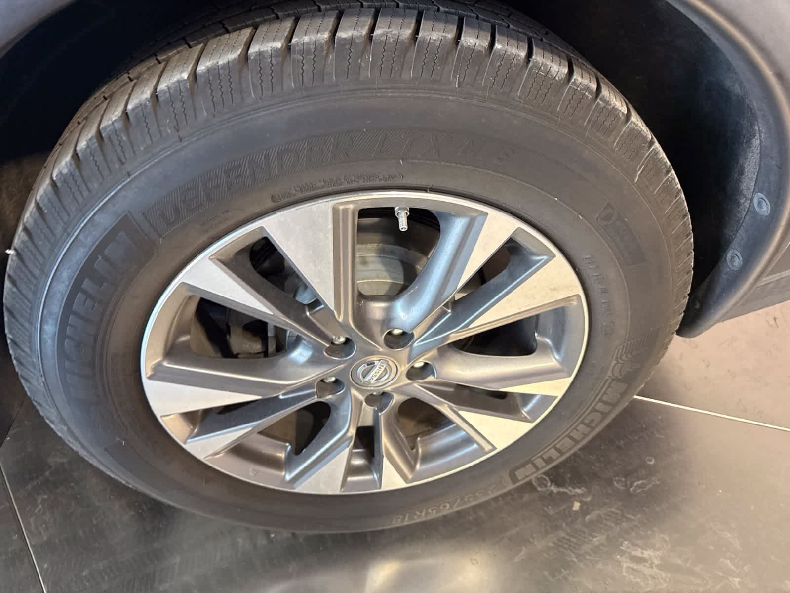 Used 2018 Nissan Murano SV FWD image 8