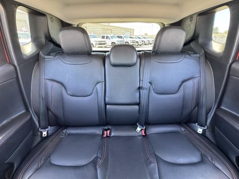 Used 2019 Jeep Renegade Latitude w/ Popular Equipment Group AWD/4WD image 35