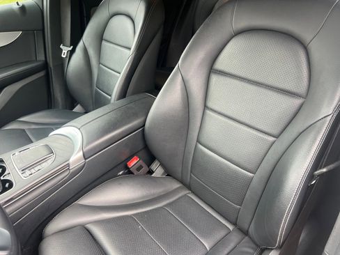 Used 2021 Mercedes-Benz GLC 300 image 11