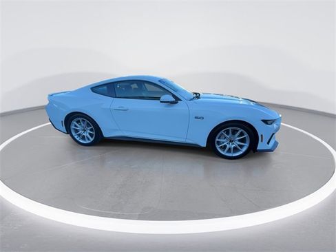 Used 2025 Ford Mustang GT Premium image 9