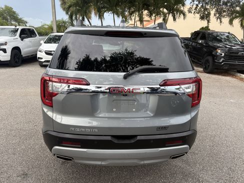 Used 2023 GMC Acadia SLT FWD image 6