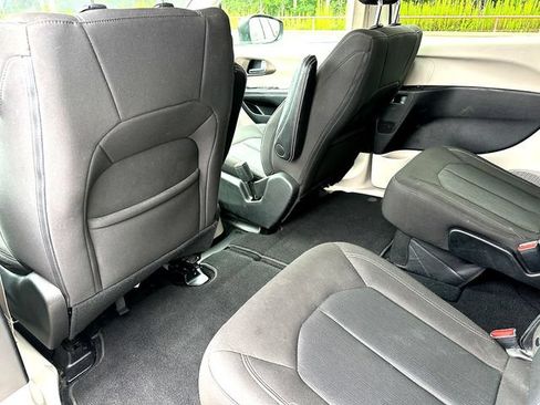 Used 2022 Chrysler Voyager LX FWD image 19
