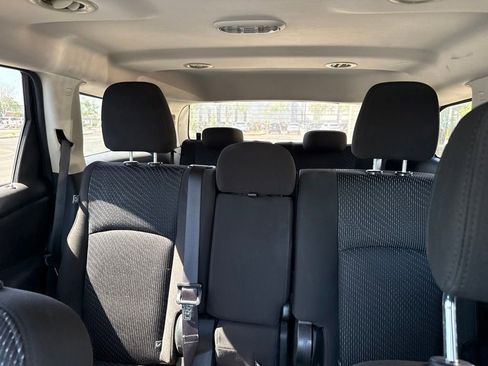 Used 2019 Dodge Journey SE w/ Connectivity Group FWD image 9