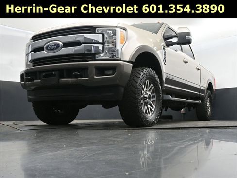 Used 2017 Ford F250 King Ranch w/ FX4 Off-Road Package image 38