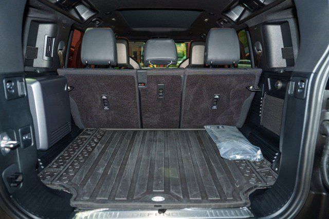 Used 2026 Land Rover Defender 110 OCTA AWD/4WD image 28