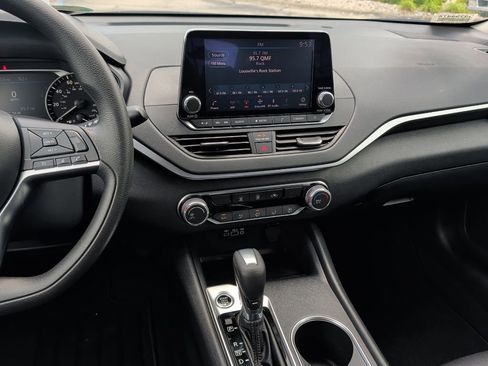 Used 2022 Nissan Altima 2.5 SV FWD image 17
