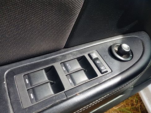 Used 2011 Dodge Avenger Mainstreet image 11