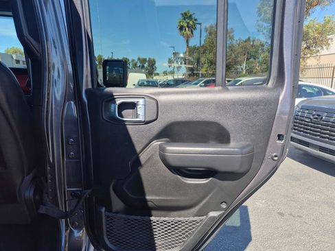 Used 2022 Jeep Gladiator Rubicon w/ Cold Weather Group image 25