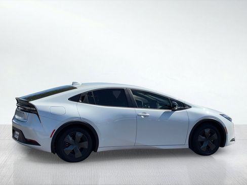 Used 2025 Toyota Prius Plug-In Hybrid image 5