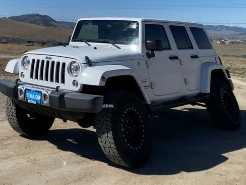 Used 2017 Jeep Wrangler Unlimited Sahara w/ Connectivity Group image 4