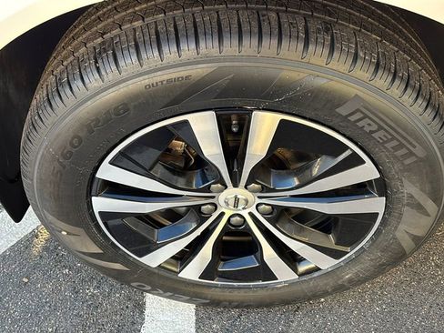 Certified 2023 Volvo XC60 B5 Core w/ Climate Package image 33