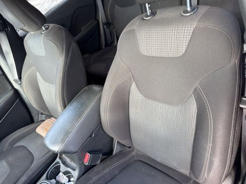 Used 2016 Jeep Cherokee Latitude w/ Cold Weather Group image 15