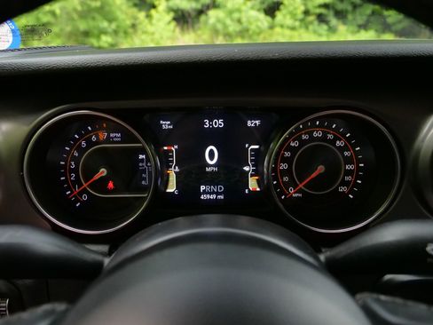 Used 2021 Jeep Gladiator Sport AWD/4WD image 7