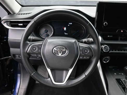 Certified 2024 Toyota Venza LE image 17