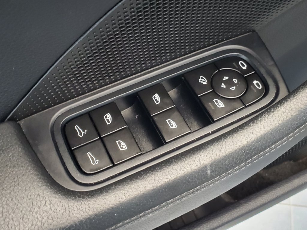 Used 2025 Porsche Panamera 4 AWD/4WD image 17