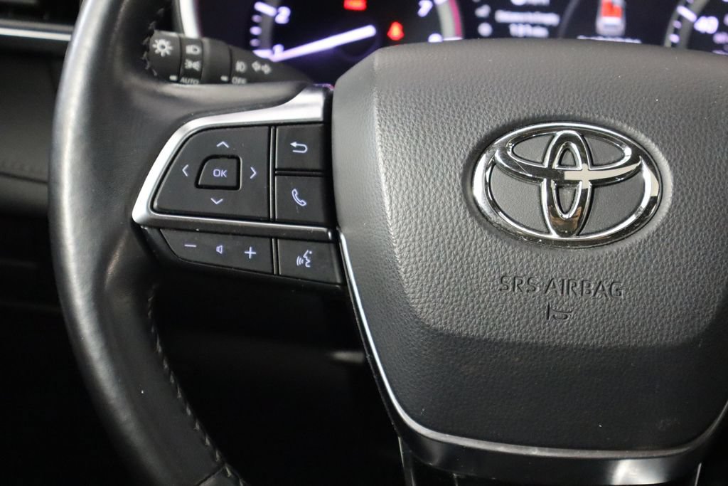 Used 2021 Toyota Highlander XSE AWD/4WD image 25