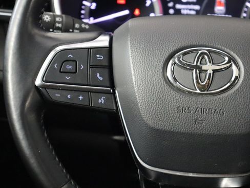 Used 2021 Toyota Highlander XSE AWD/4WD image 25