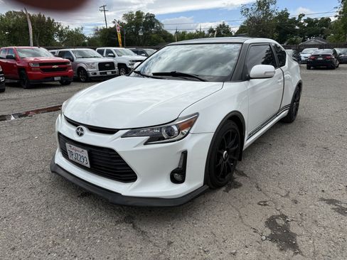 Used 2015 Scion tC image 1