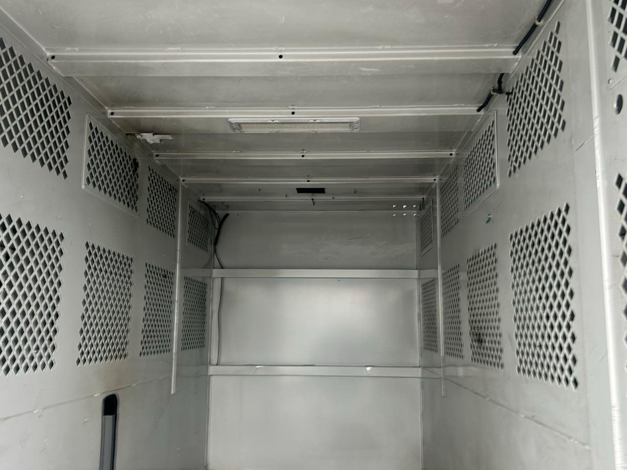 Used 2016 Freightliner Sprinter 3500 w/ Driver Comfort Package RWD image 6