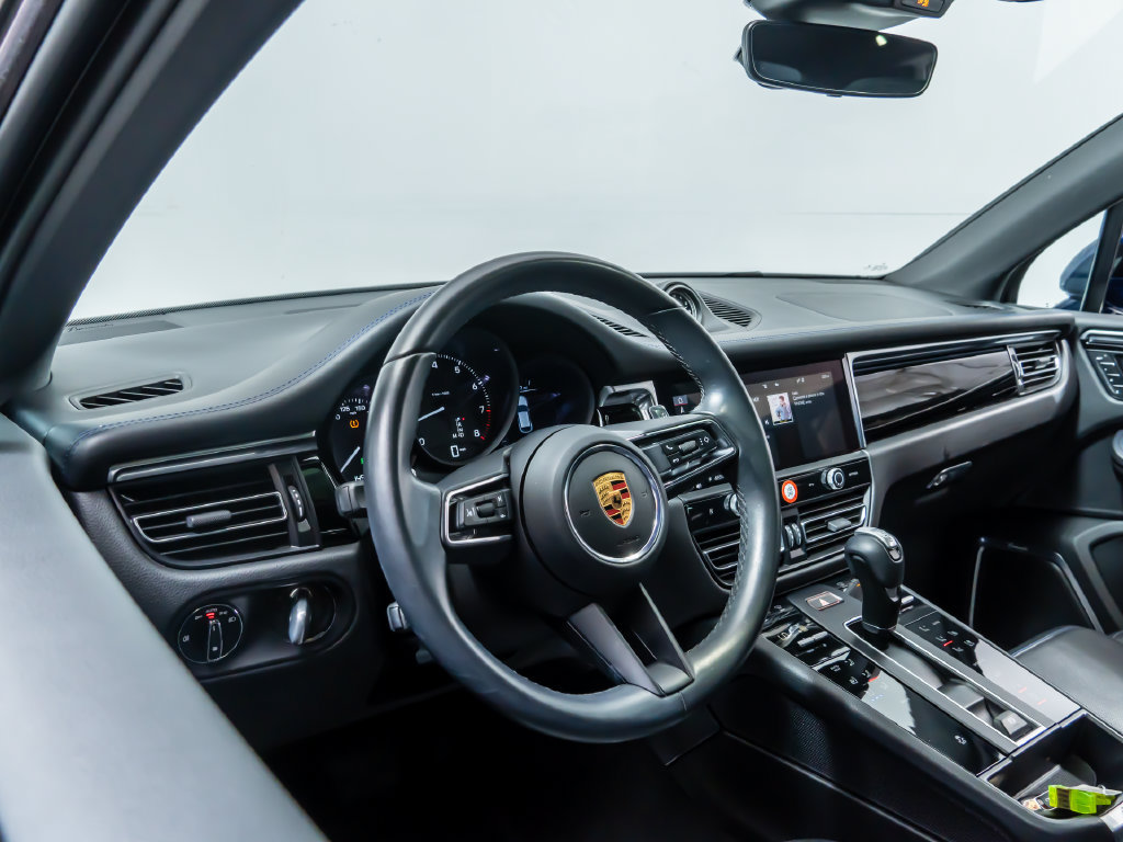 Used 2023 Porsche Macan AWD/4WD image 4