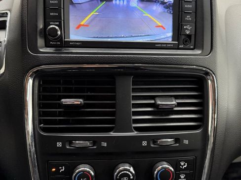 Used 2018 Dodge Grand Caravan SE FWD image 28