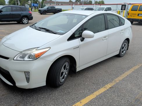 Used 2013 Toyota Prius Two FWD image 1