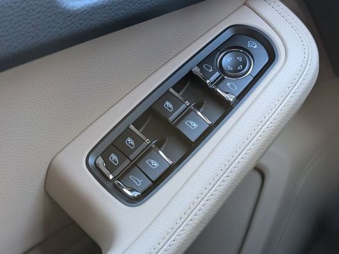 New 2026 Porsche Macan image 23